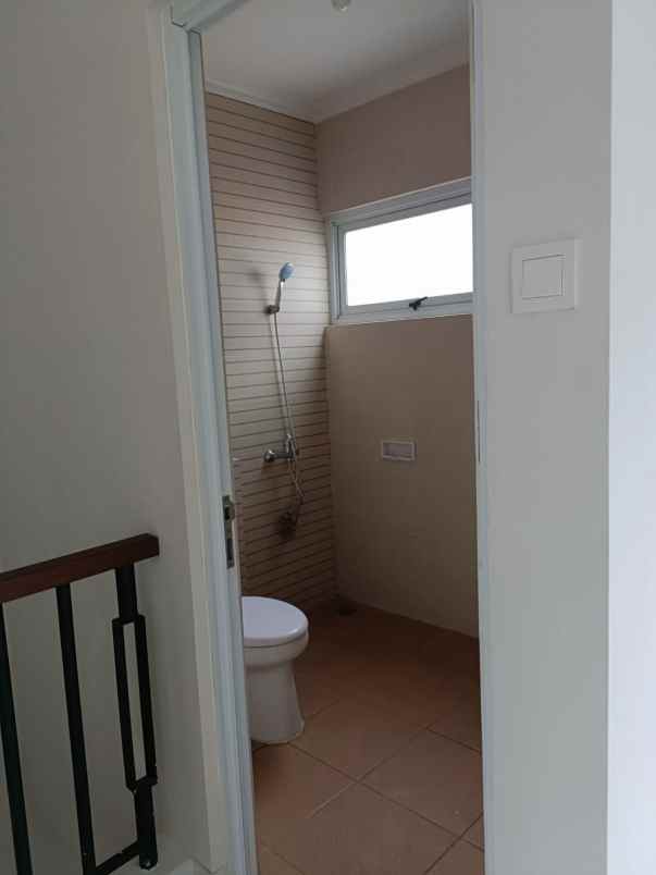 dijual rumah di kota wisata cibubur