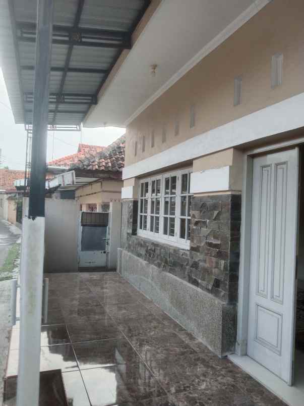 dijual rumah di pekajangan