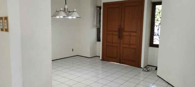 dijual rumah di perum bintang diponggo surabaya