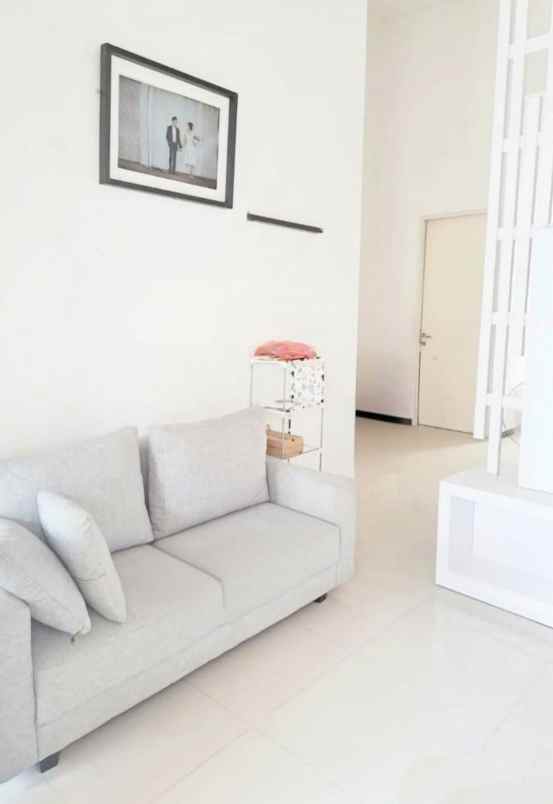 dijual rumah diamond park residence