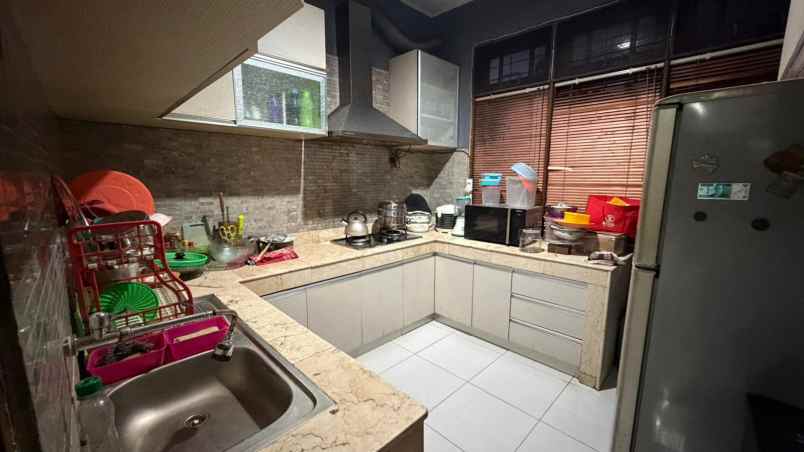 dijual rumah eramas 2000 real estate