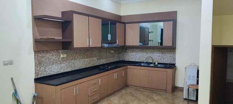 dijual rumah gading asri