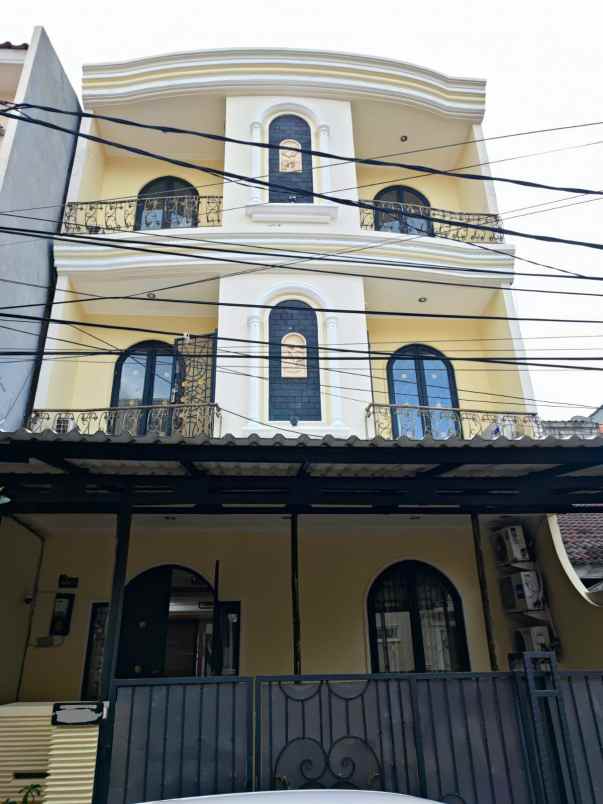 dijual rumah gading asri