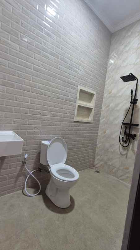 dijual rumah gading ayu kelapa hybrida