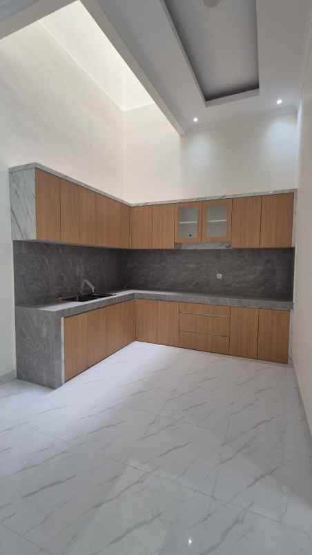 dijual rumah gading ayu kelapa hybrida