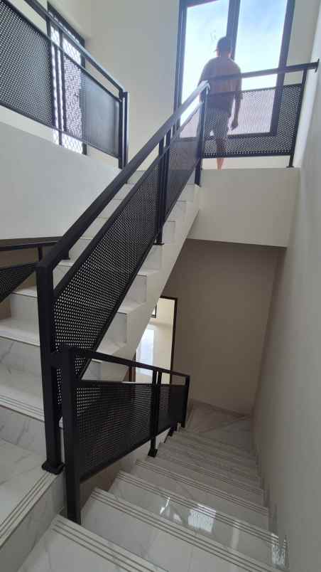 dijual rumah gading ayu kelapa hybrida