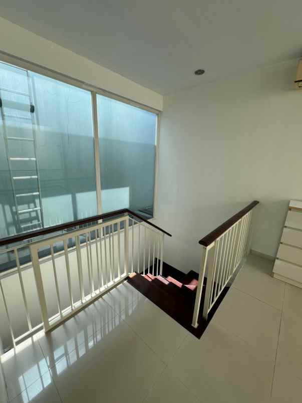 dijual rumah graha famili