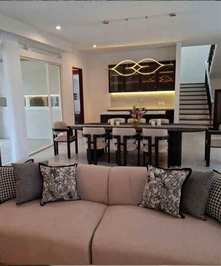 dijual rumah graha family surabaya
