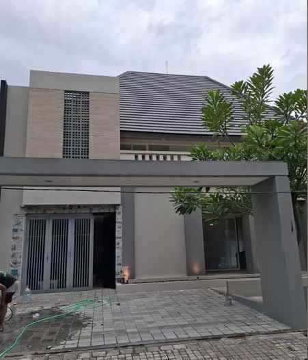 dijual rumah graha family surabaya