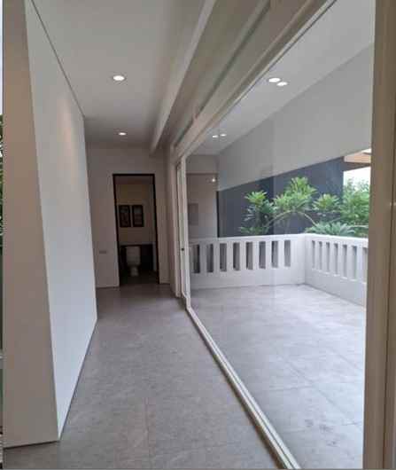 dijual rumah graha family surabaya
