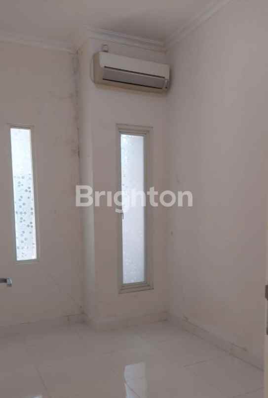 dijual rumah graha sukolilo regency