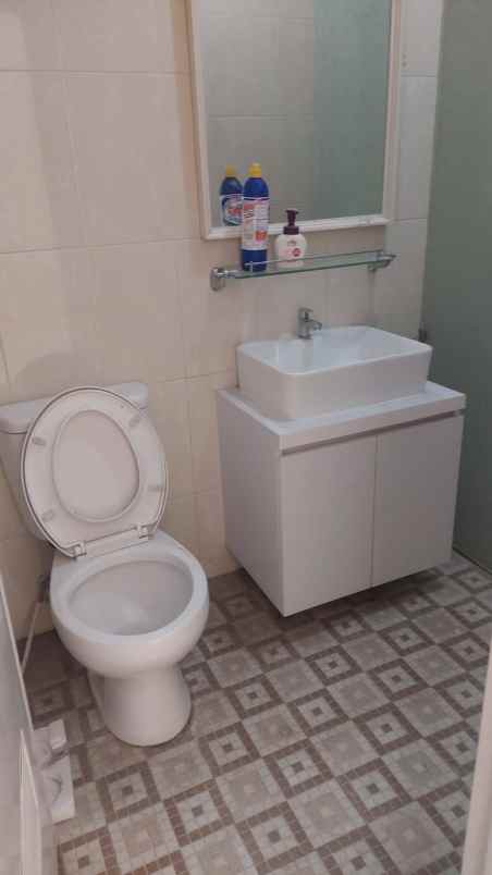 dijual rumah graha sukolilo regency