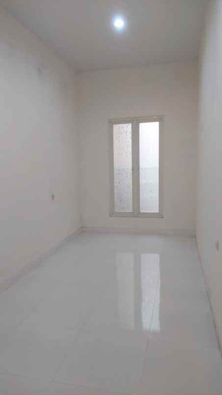 dijual rumah graha sukolilo regency