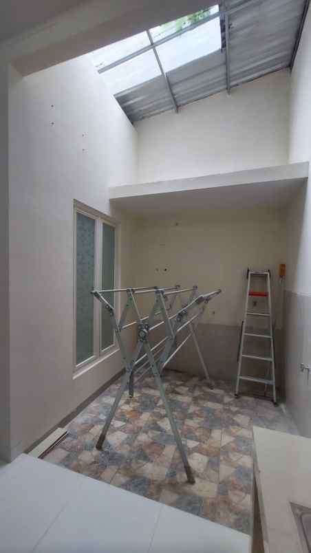 dijual rumah graha sukolilo regency