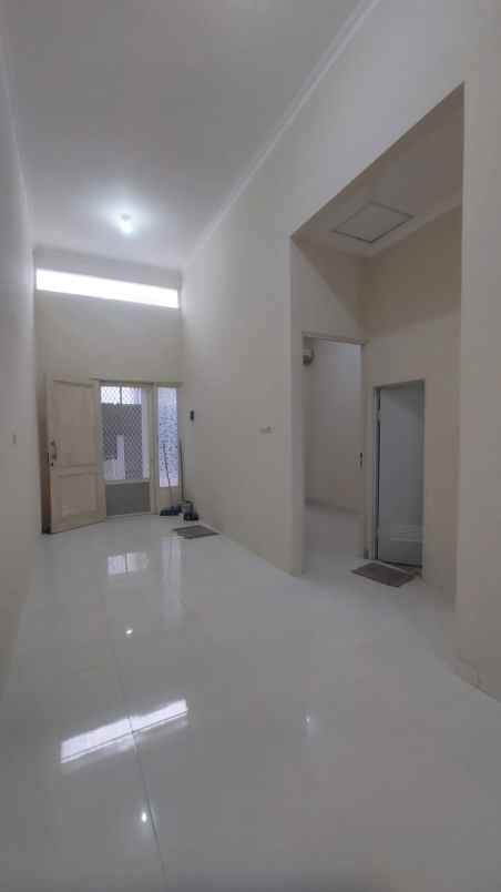 dijual rumah graha sukolilo regency