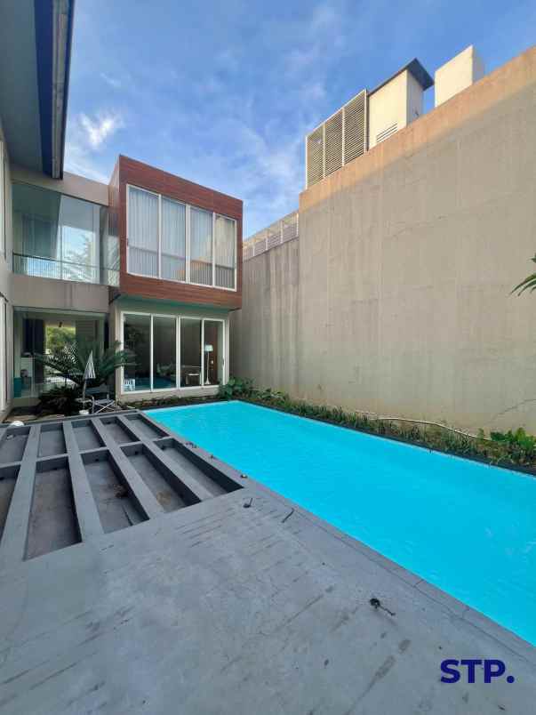 dijual rumah grand peninsula park