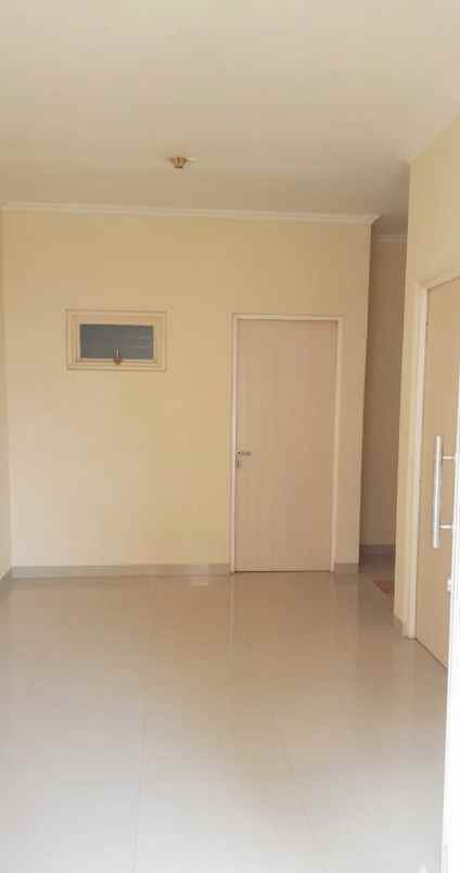 dijual rumah greenlake wonorejo