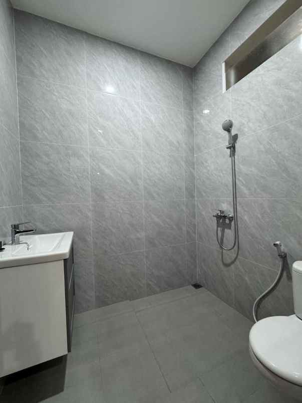 dijual rumah griya asri