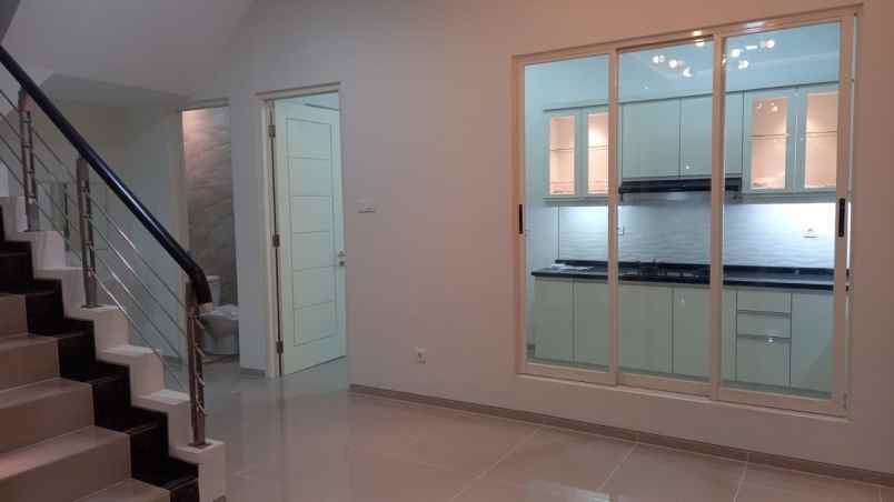 dijual rumah griya asri pakuwon city