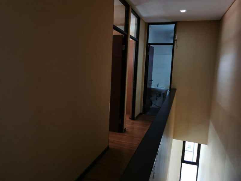 dijual rumah hook cigadung