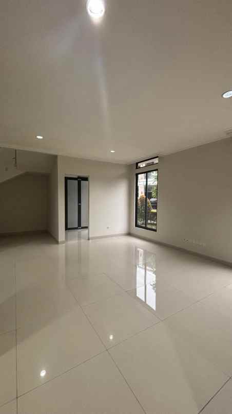 dijual rumah hook kota wisata