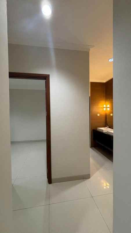 dijual rumah hook kota wisata