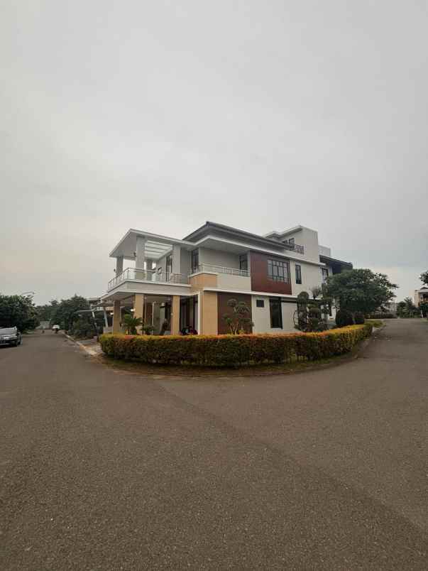 dijual rumah hook kota wisata