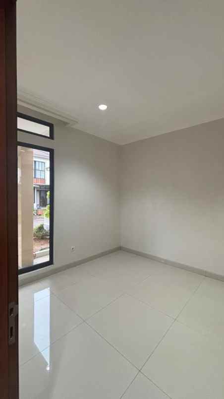 dijual rumah hook kota wisata