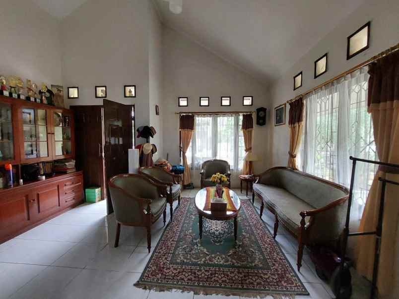 dijual rumah istimewa posisi hook di graha bintaro