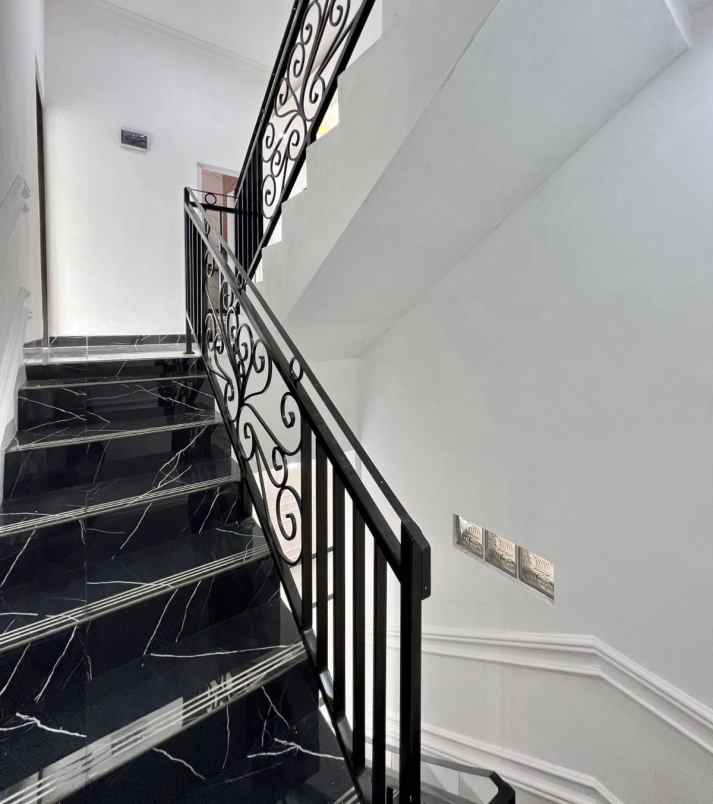 dijual rumah jagakarsa jakarta selatan