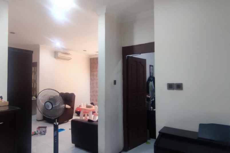 dijual rumah jalan cempaka putih tengah