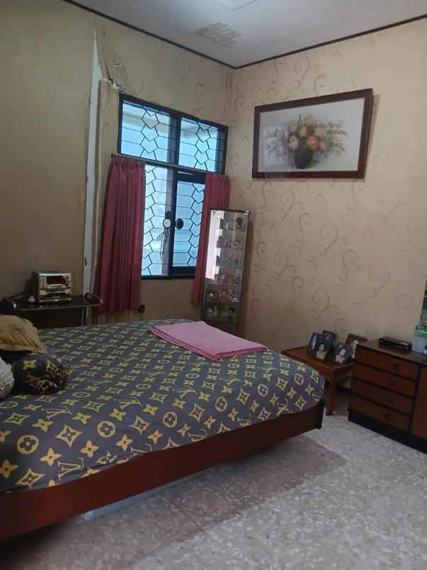 dijual rumah jalan dharmahusada indah