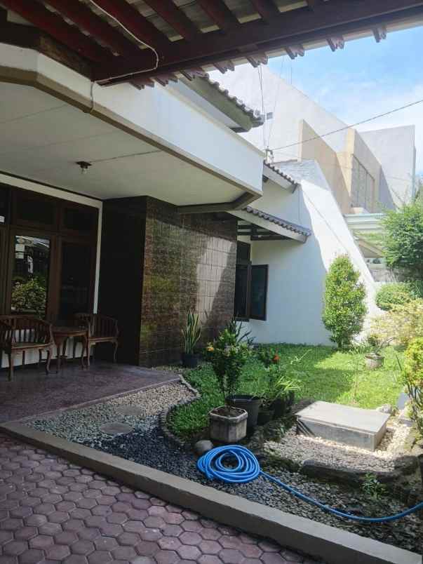 dijual rumah jalan dharmahusada indah