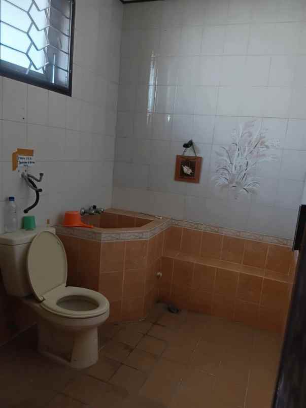dijual rumah jalan dharmahusada indah