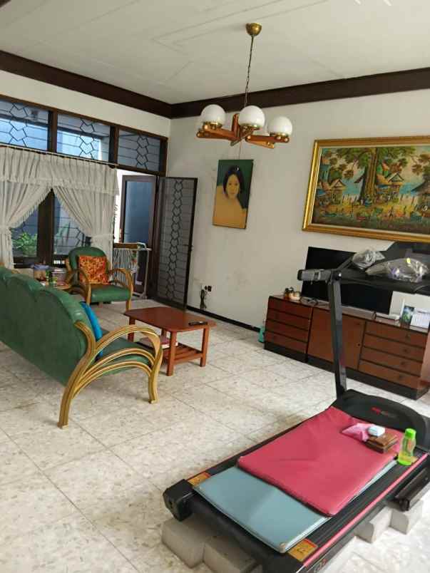 dijual rumah jalan dharmahusada indah