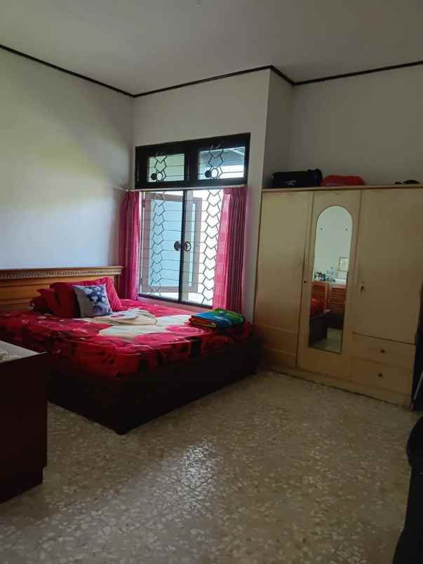 dijual rumah jalan dharmahusada indah