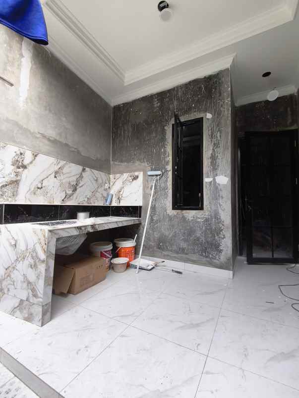 dijual rumah jalan h kocen kalimulya