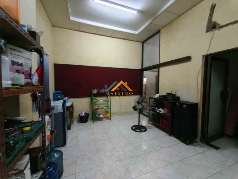 dijual rumah jalan irian barat pasar iv