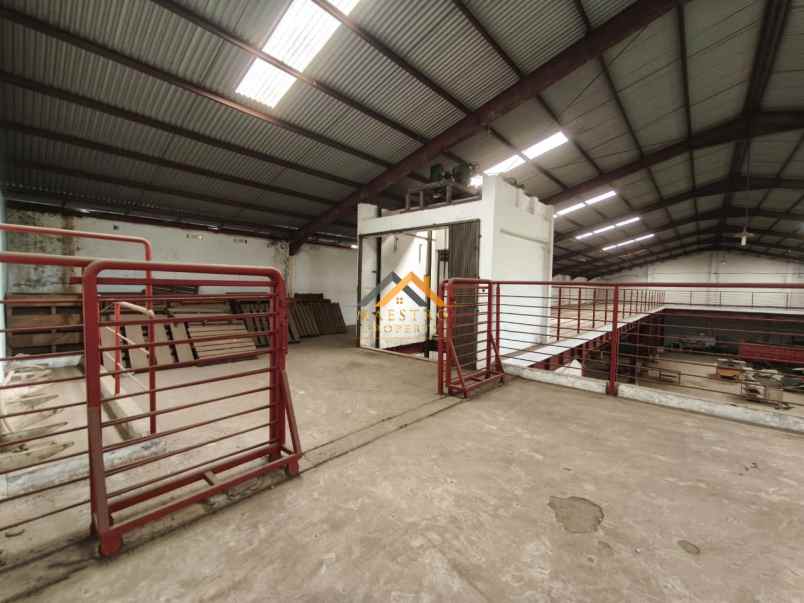 dijual rumah jalan irian barat pasar iv