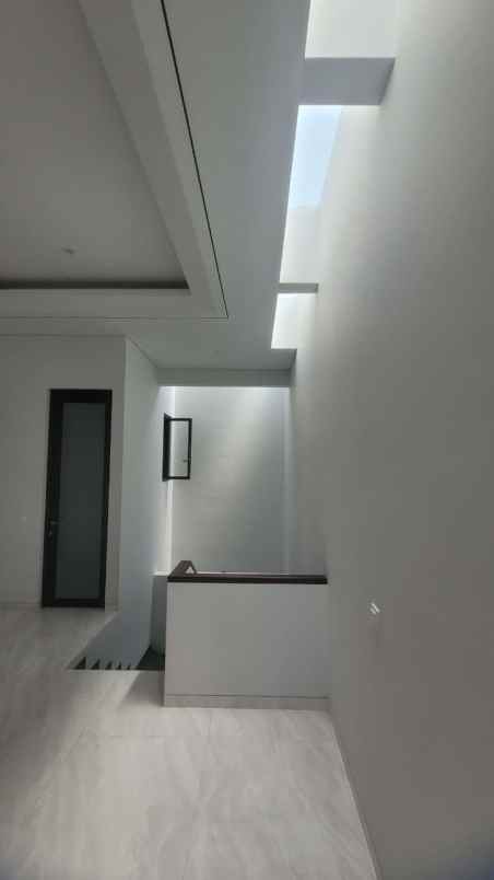 dijual rumah jalan manyar indah