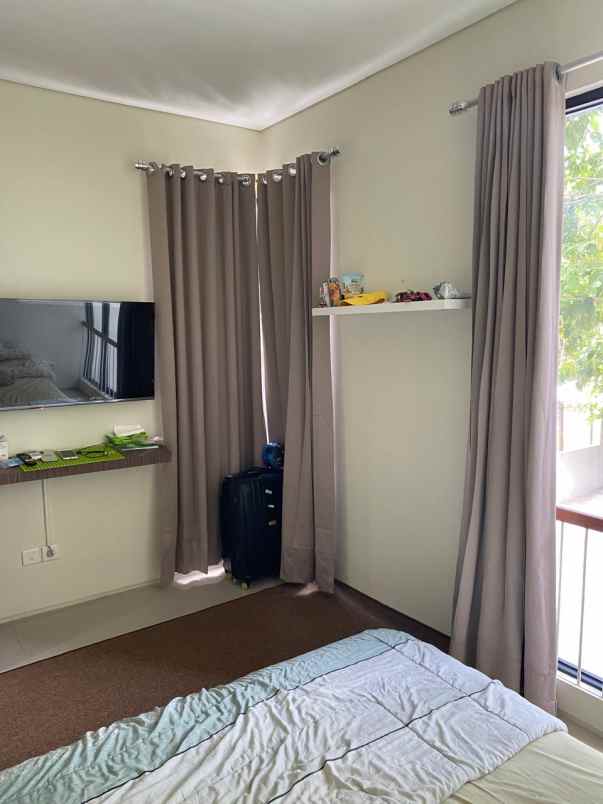 dijual rumah jalan northwest lake