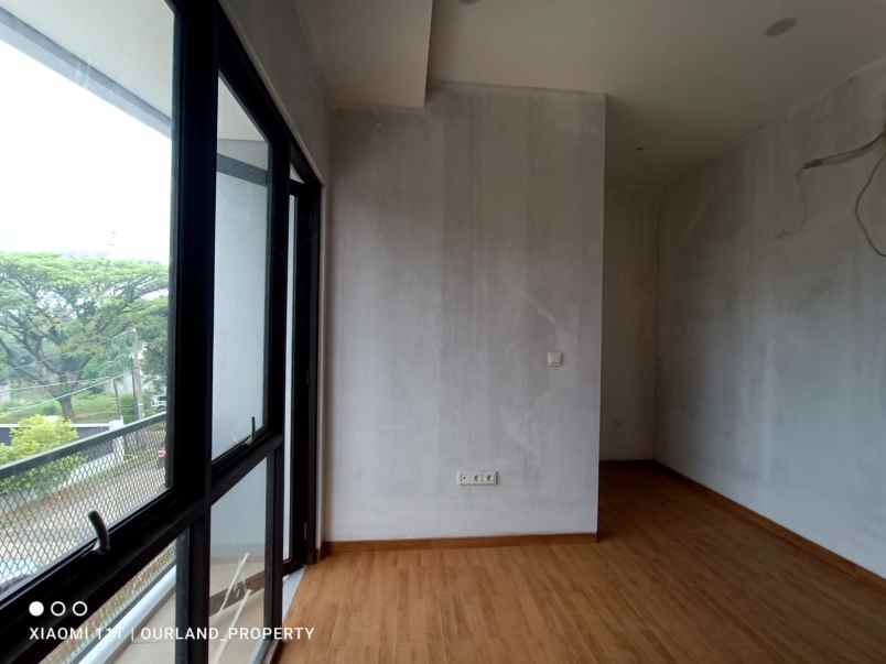 dijual rumah jalan raya cinere nempel