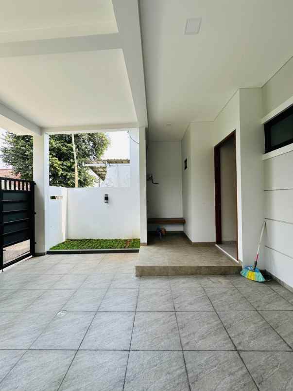 dijual rumah jalan raya cipayung ciputat