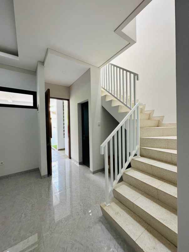 dijual rumah jalan raya cipayung ciputat