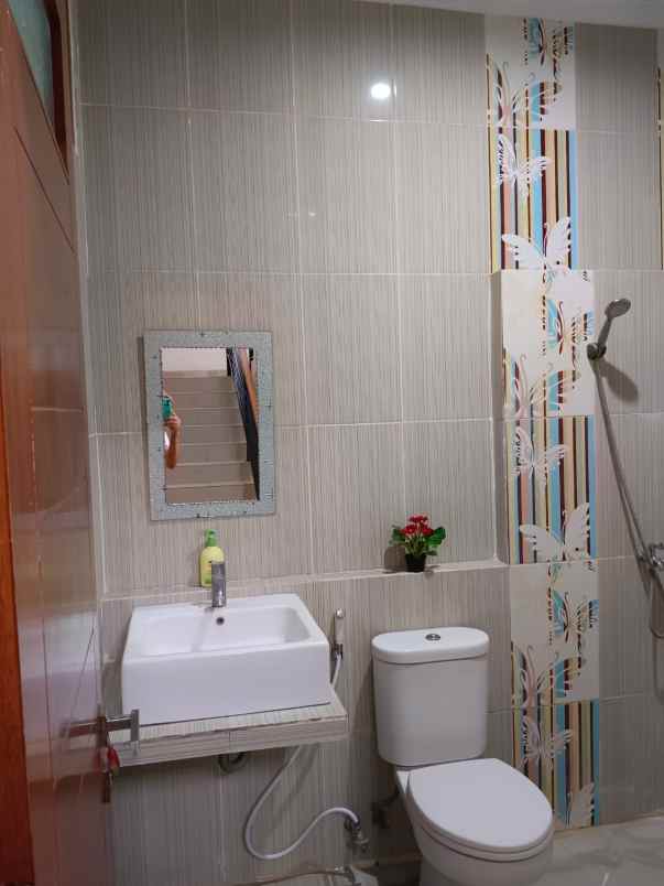 dijual rumah jalan raya sudirman semanggi