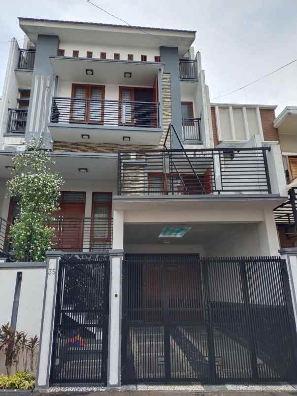 dijual rumah jalan raya sudirman semanggi