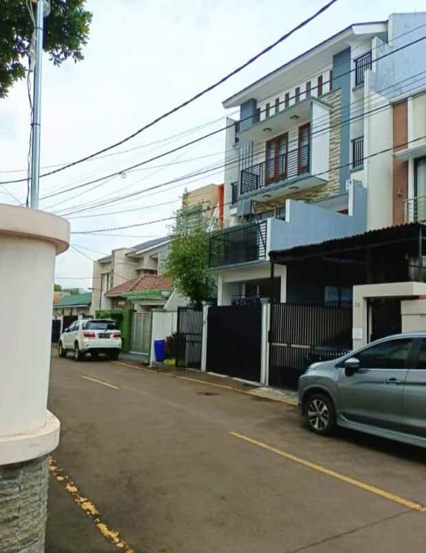 dijual rumah jalan raya sudirman semanggi