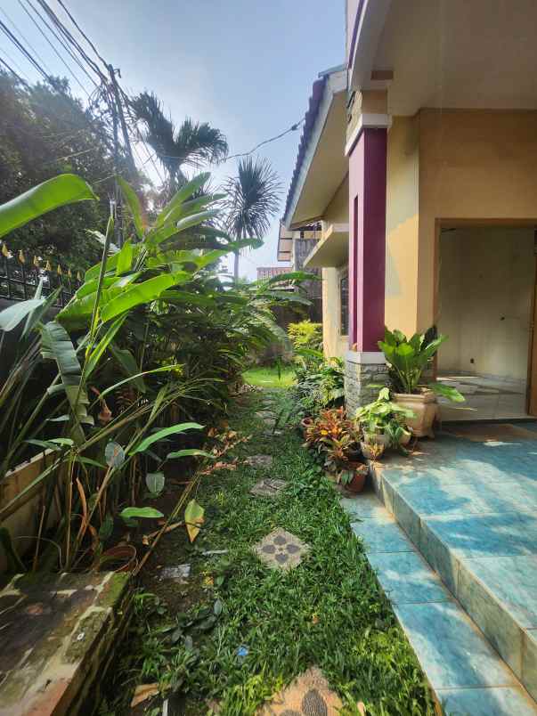 dijual rumah jalan raya tanah kusir