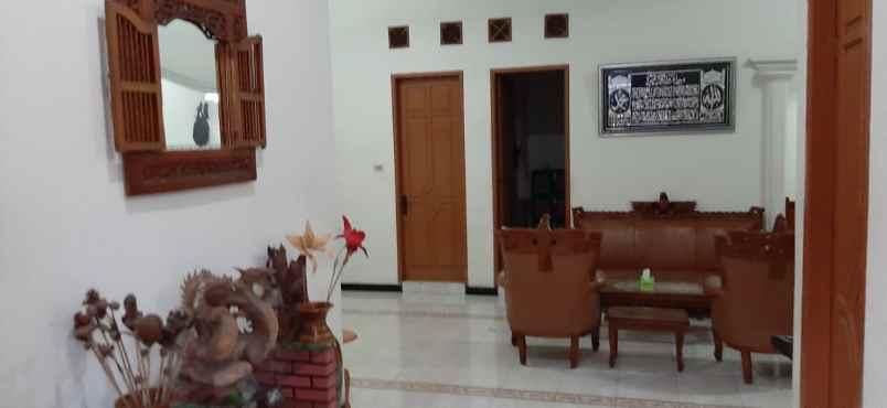 dijual rumah jalan siti 1 kp ciketing