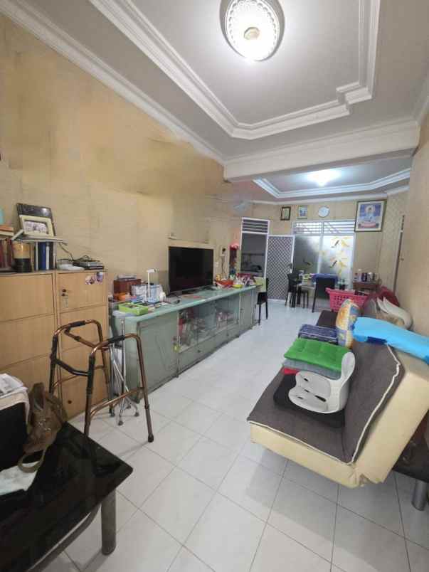 dijual rumah jalan taman pondok indah